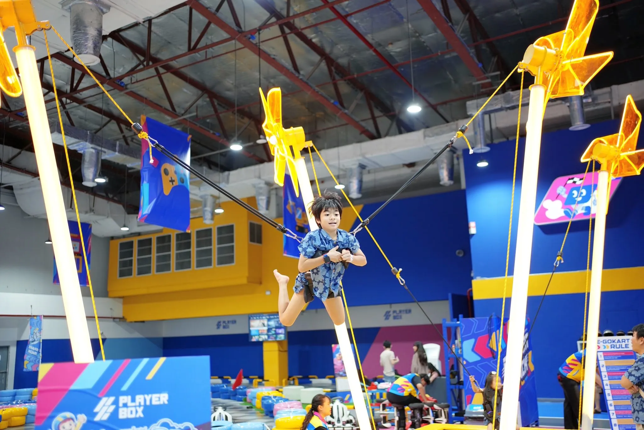 กระโดดสูงด้วยระบบบันจี้ — Sky Jumper