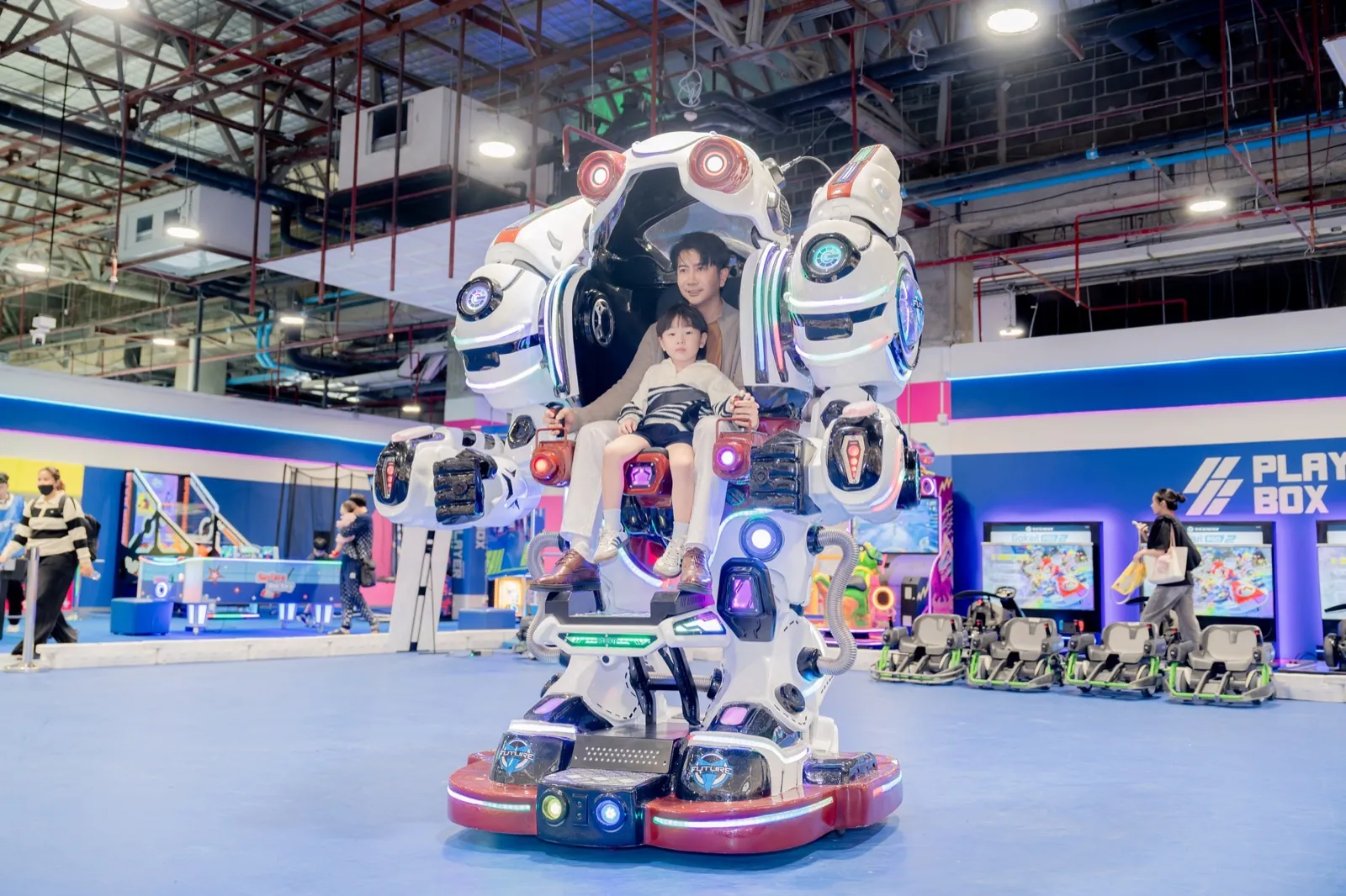 มีเจ้าหน้าที่ดูแลทุกรอบ — Robot Rider