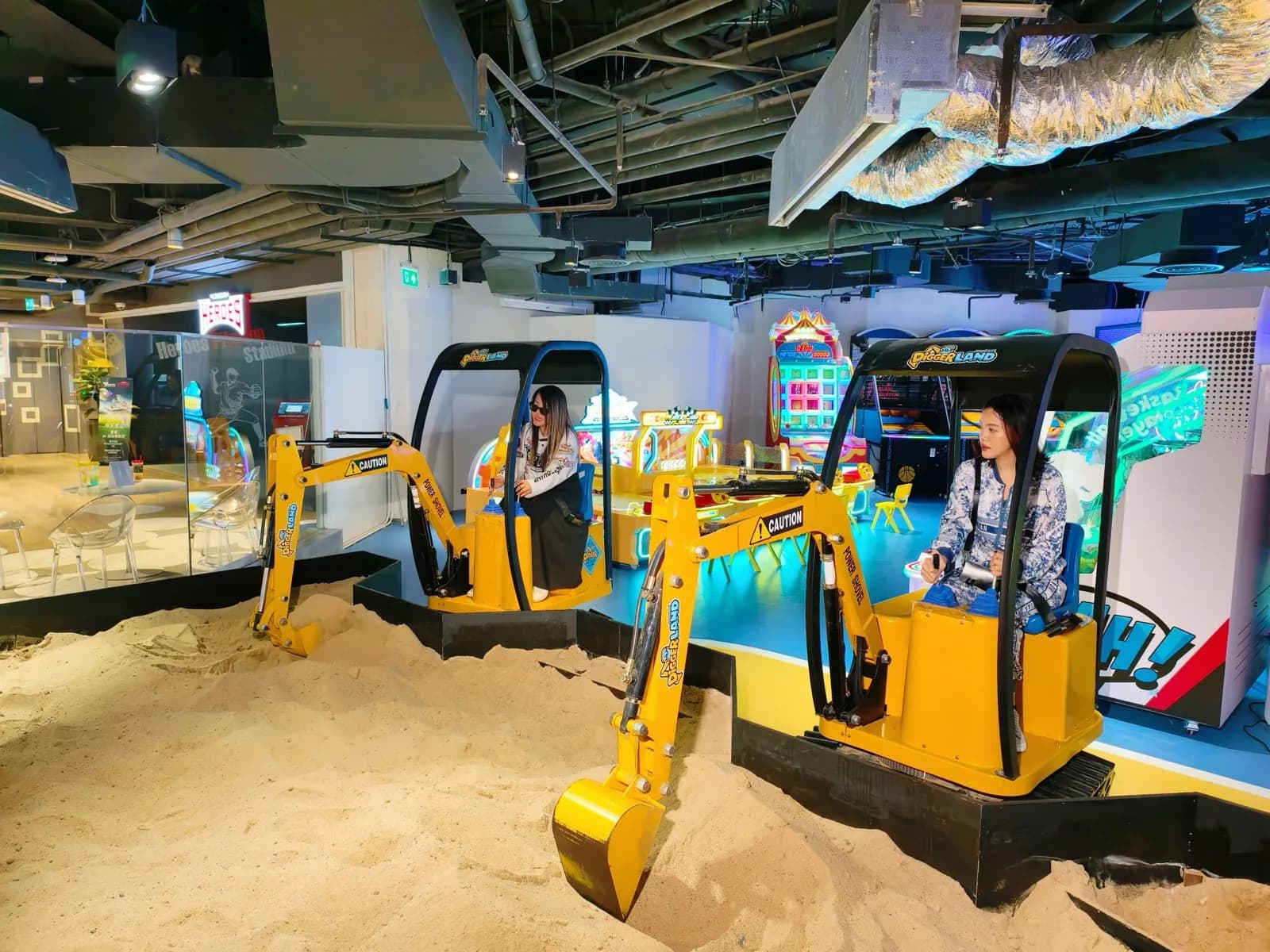 ทีมงานดูแลอย่างใกล้ชิด — Digger Land