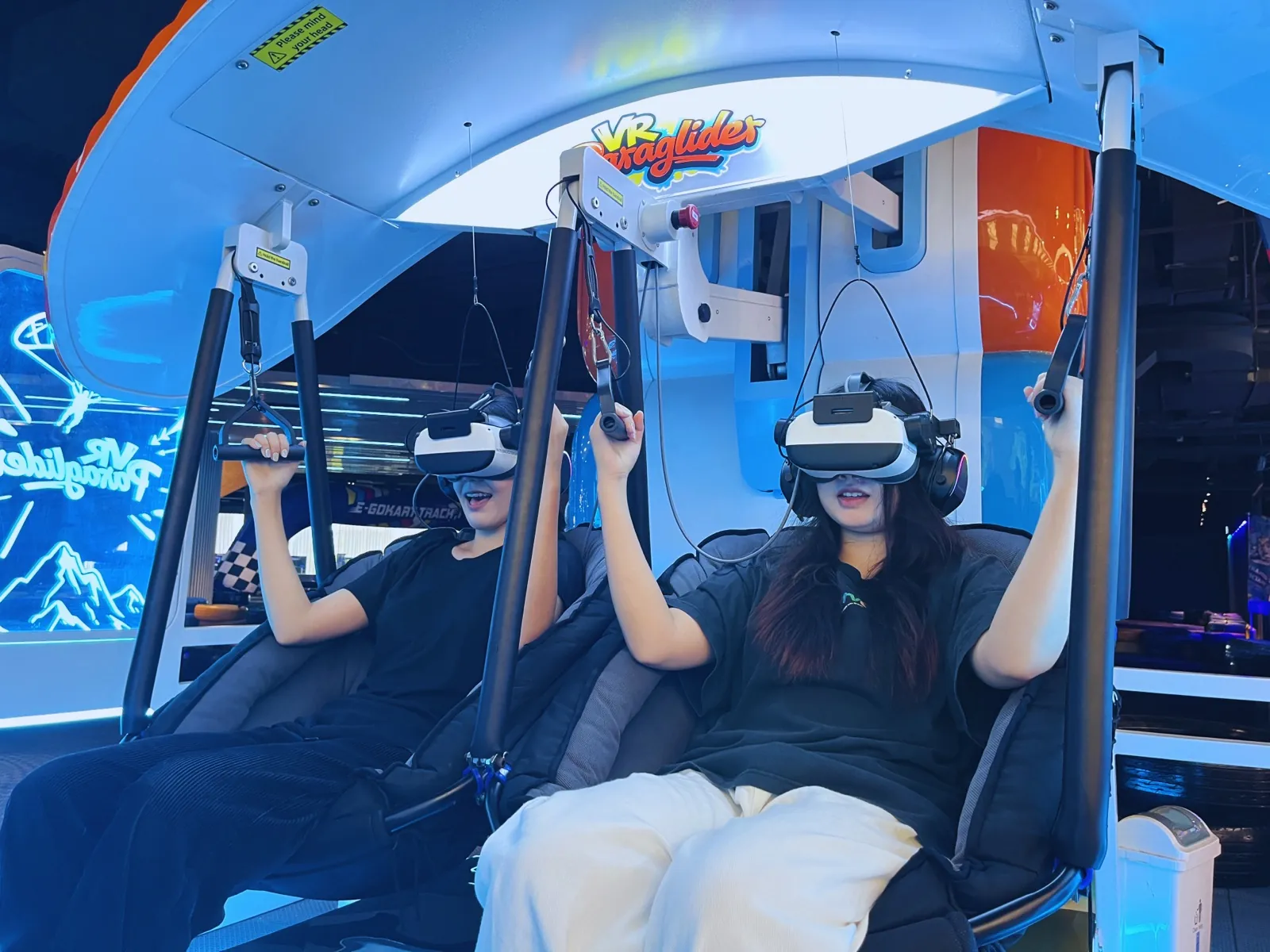 ทีมงานดูแลอย่างใกล้ชิด — VR Paradrop/Paraglider