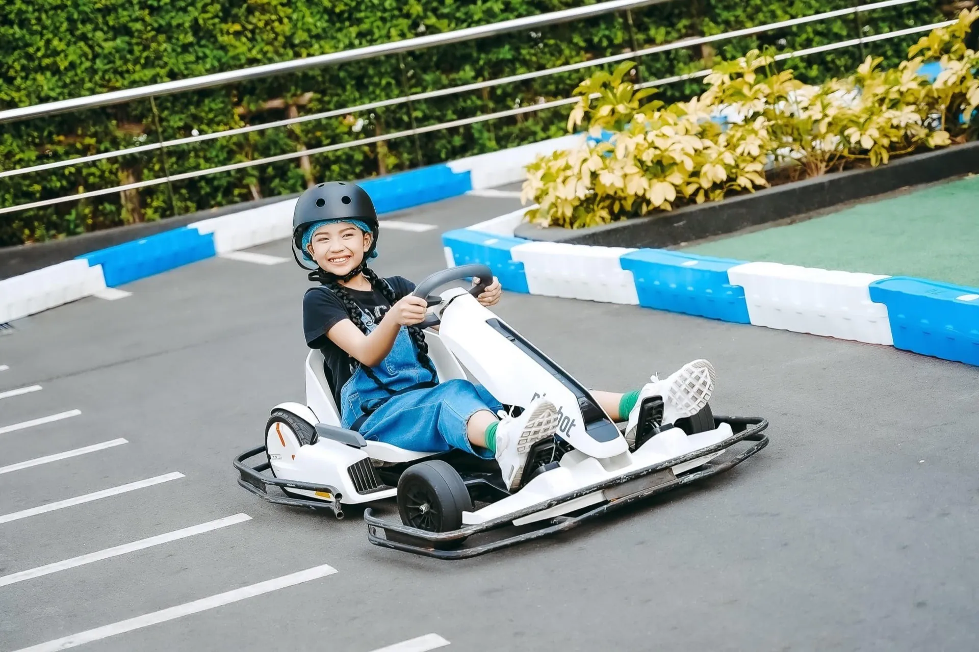 Drivers on the Pattaya outdoor circuit